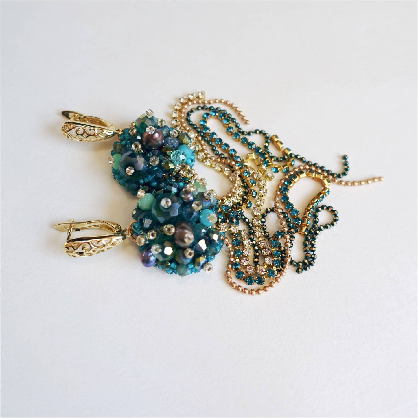 Emerald earrings with pearls and crystals 07 Emerald