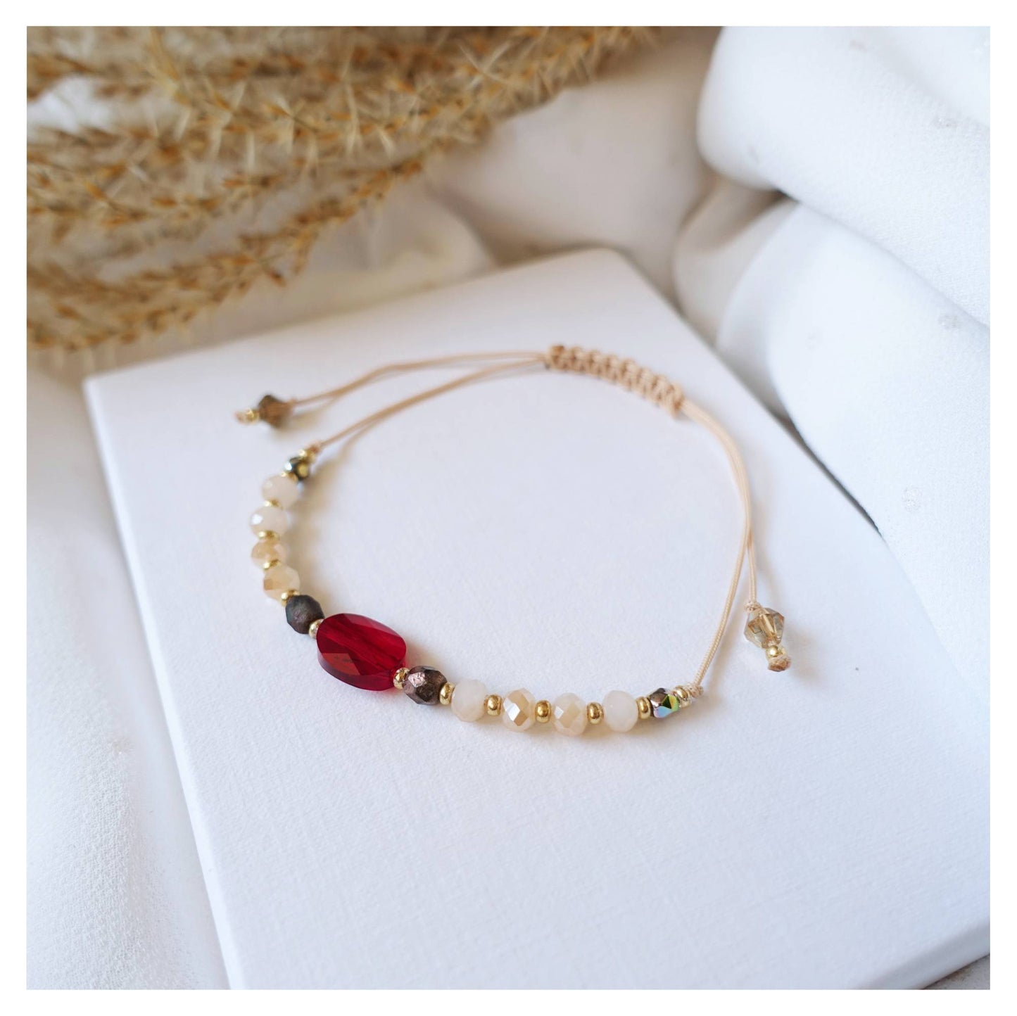 Delicate string bracelet with red crystal, TD9110