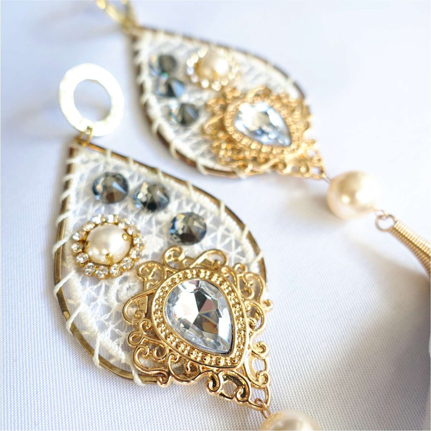 White earrings 501 ShadowWhite dream catcher