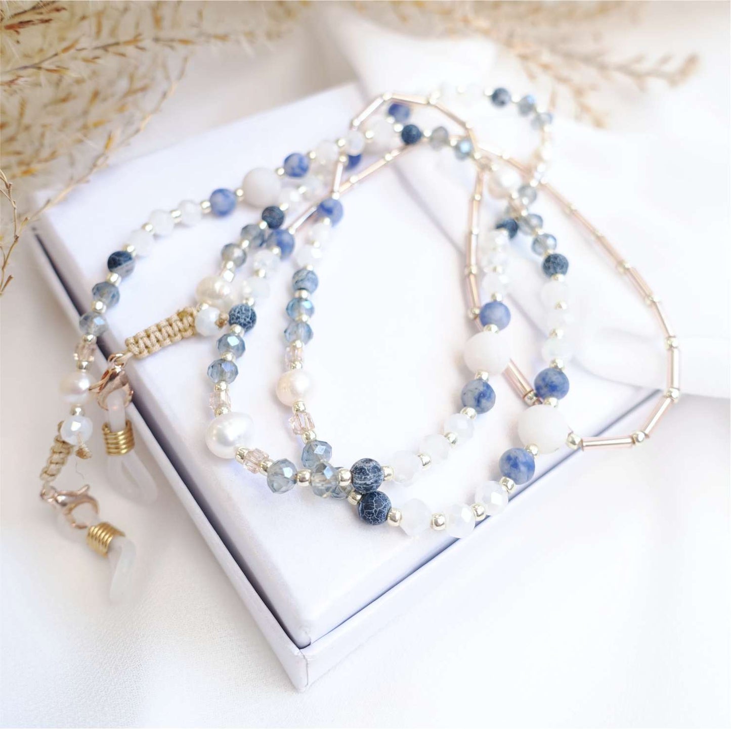 Glasses chain with natural stones blue agate, pearl jade, sodalite and pearls, Cracked Blue EGC503