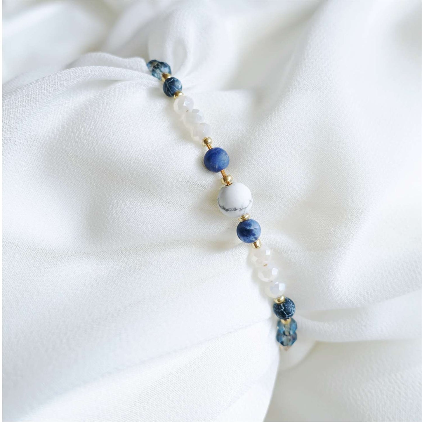 Blue string bracelet with natural stones agate howlite TD9260