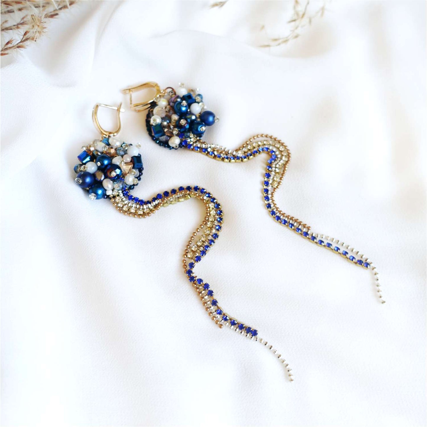 Blue and white pearl earrings 07 Marine