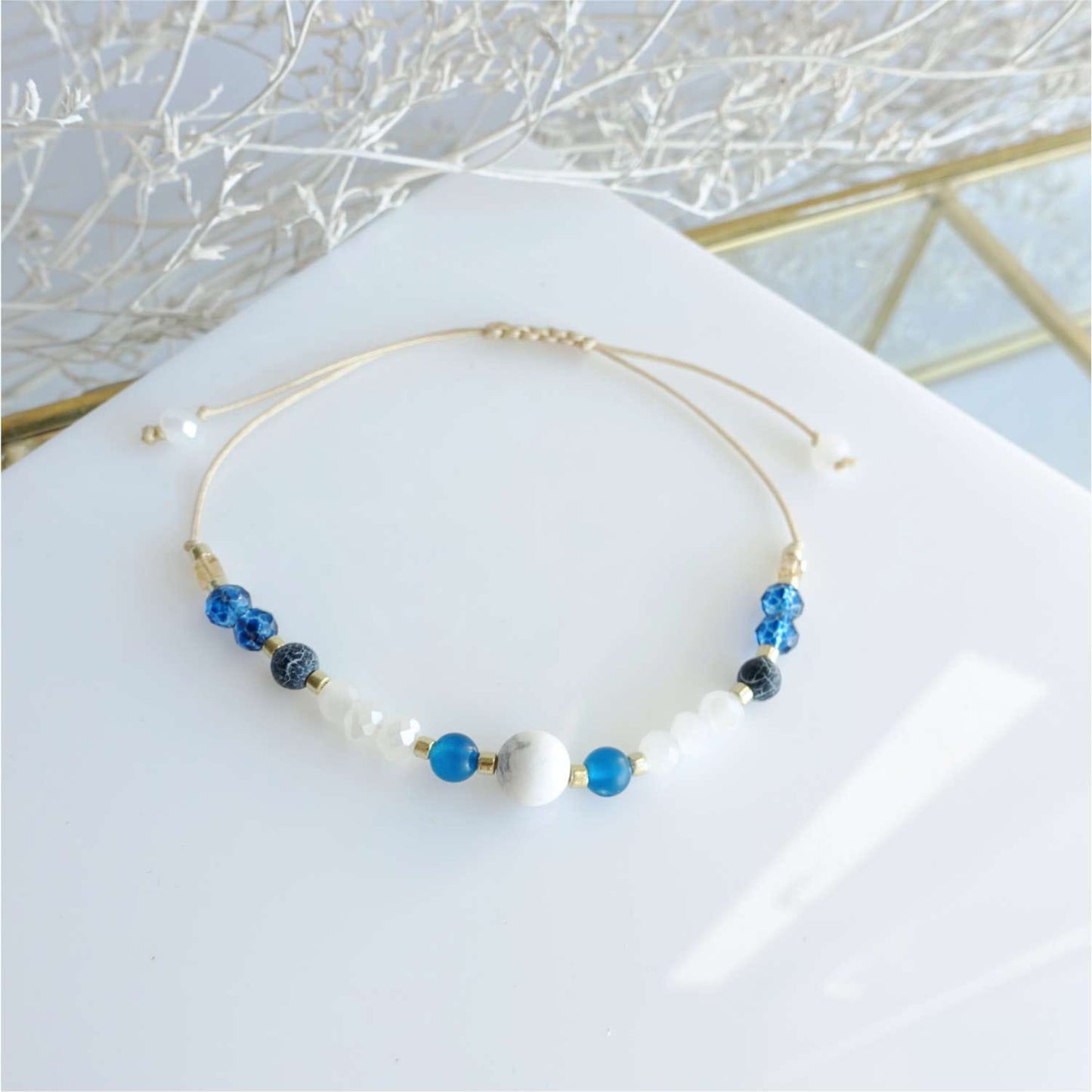 Blue string bracelet with natural stones agate howlite TD9260