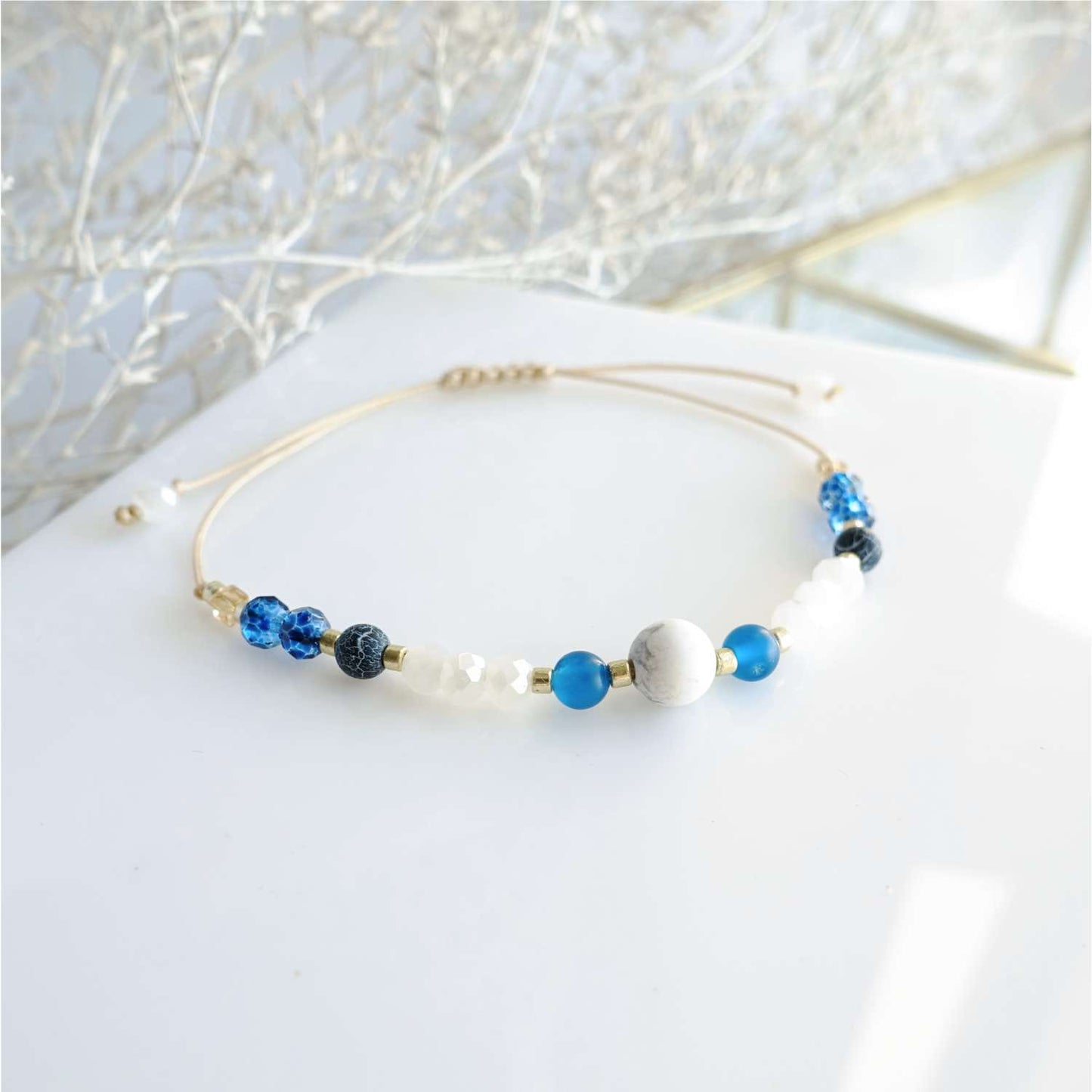Blue string bracelet with natural stones agate howlite TD9260