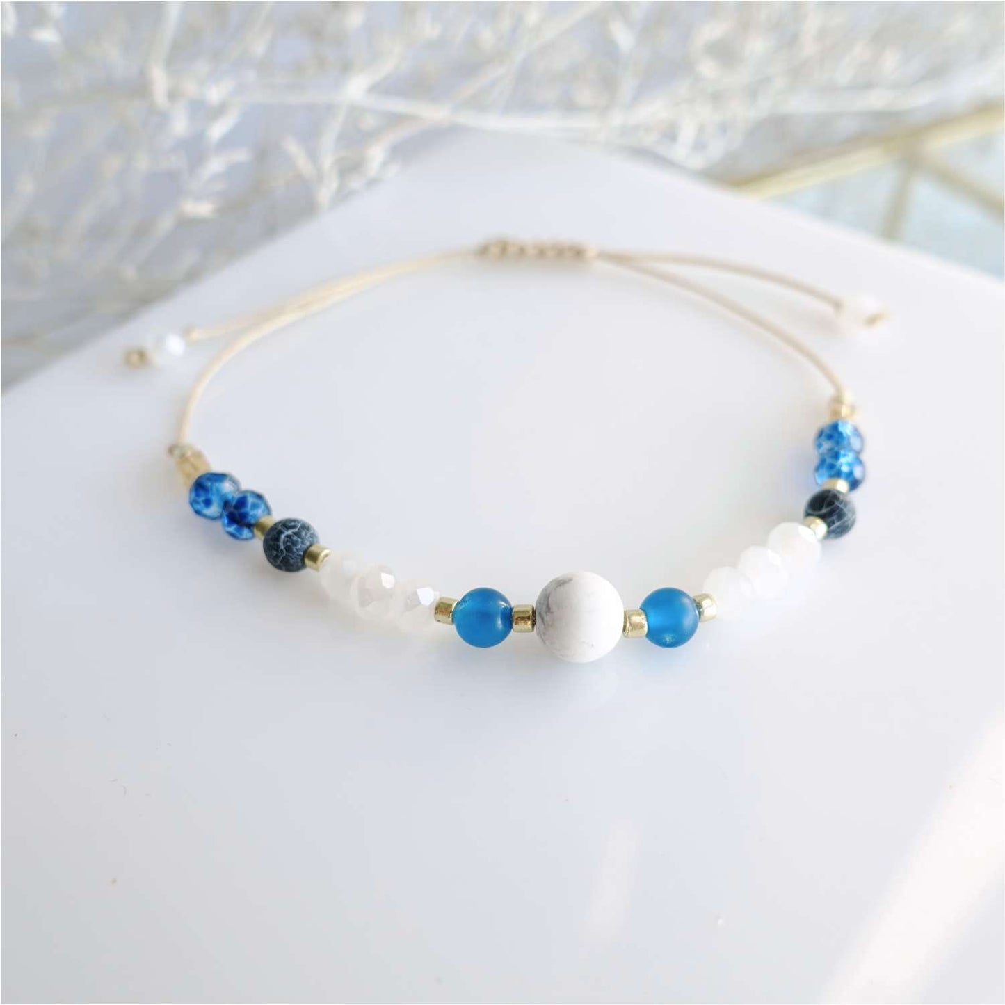 Blue string bracelet with natural stones agate howlite TD9260