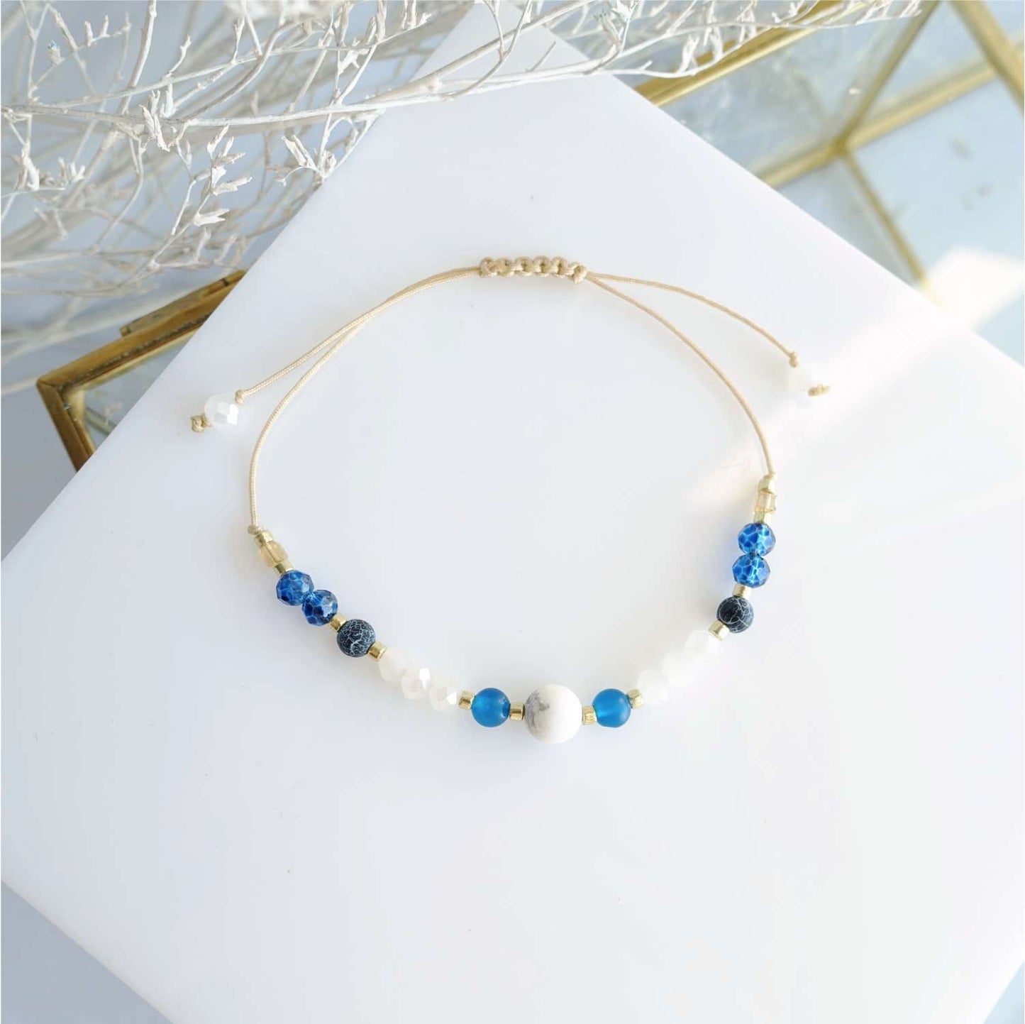 Blue string bracelet with natural stones agate howlite TD9260