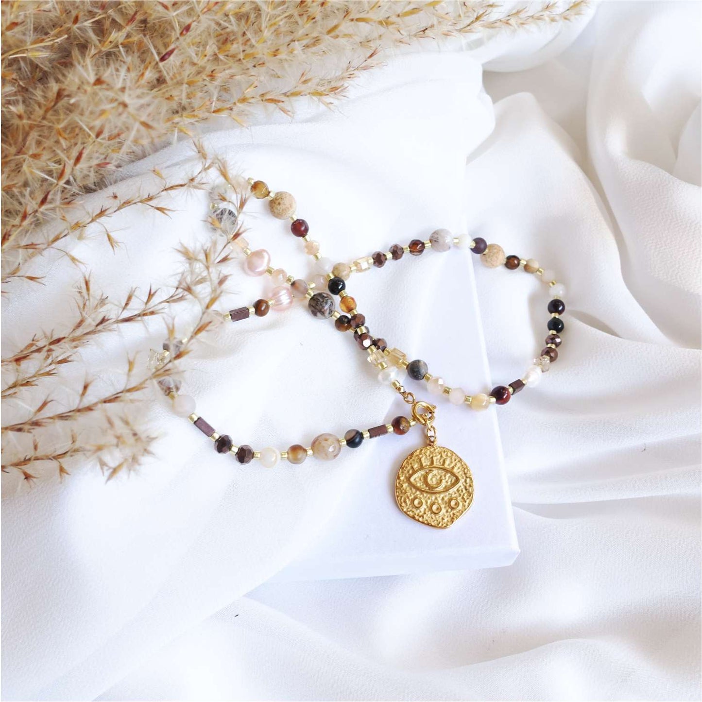 Beige necklace with natural stones TD2031