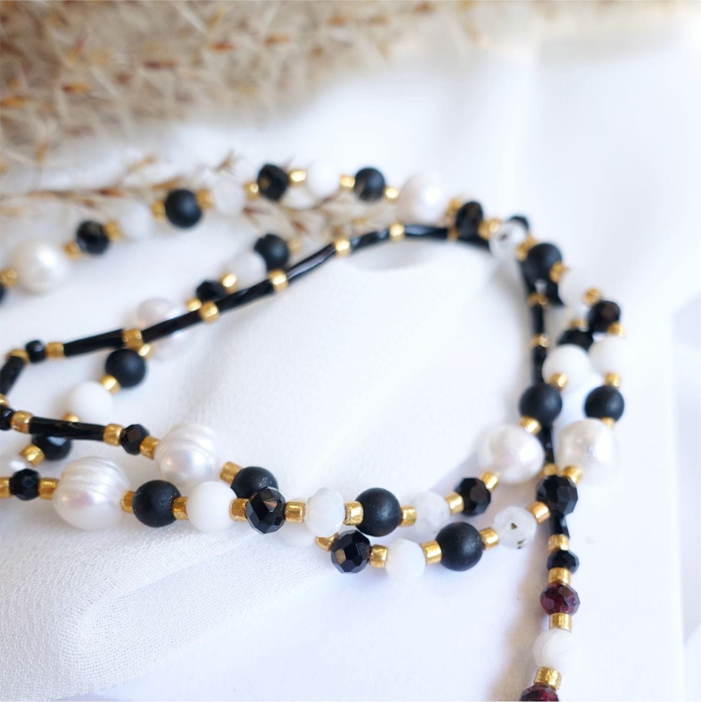Black and white crystal glasses chain, Demedis EGC502