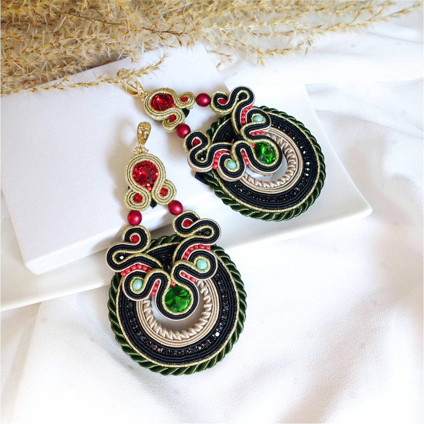 Pendientes étnicos folklóricos de aro de soutache, 134 Polka Pequeño