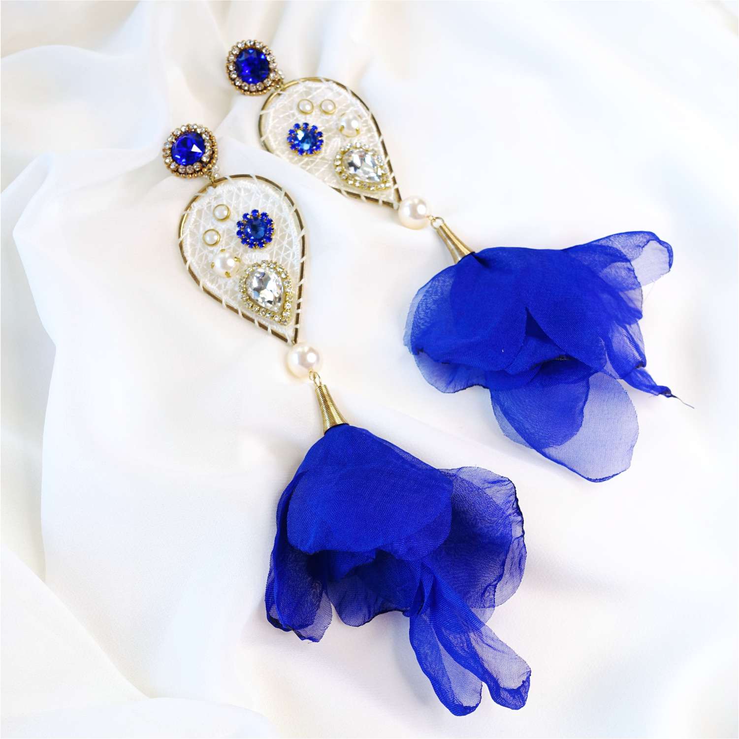 Pendientes de encaje azul marino y blanco con flores 501 Atrapasueños Jazmín