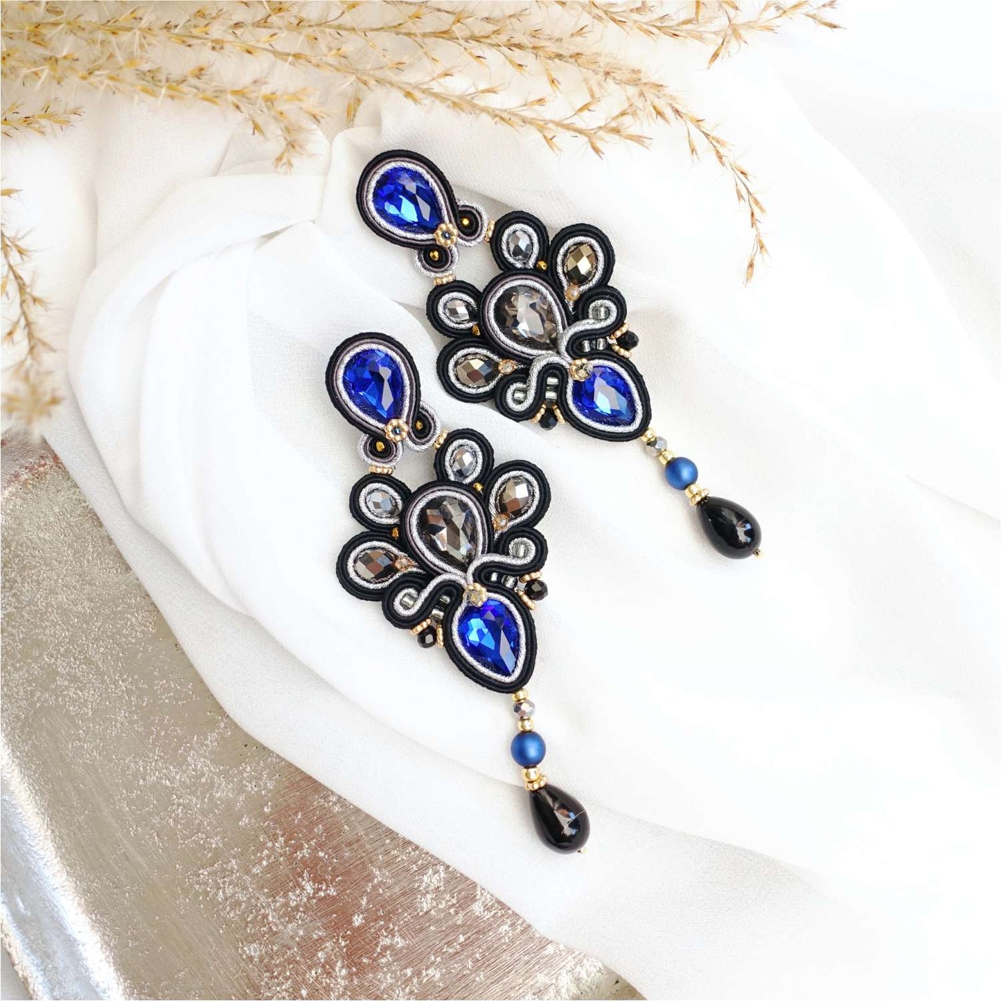 Pendientes de soutache negro y azul con cristales 309 Levi II