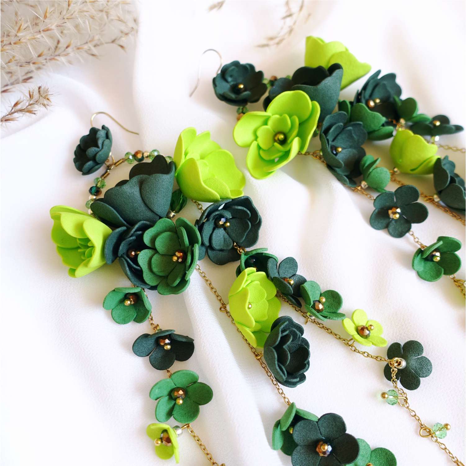 Długie zielone kolczyki kwiaty na złotym łańcuszku 859 Green New Gardenia S