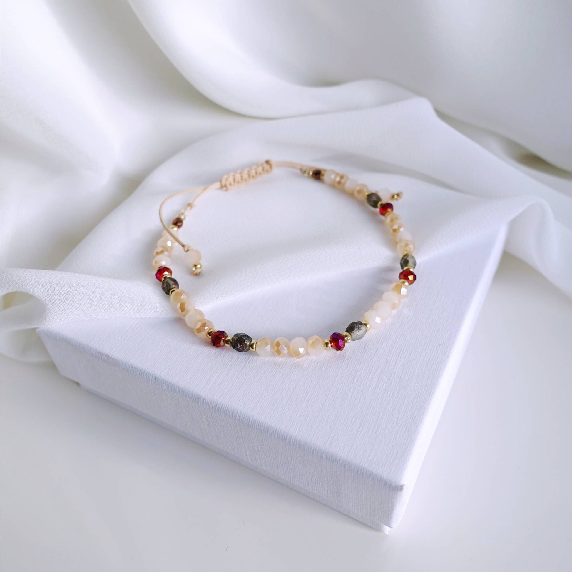 String bracelet with natural agate stones TD9301