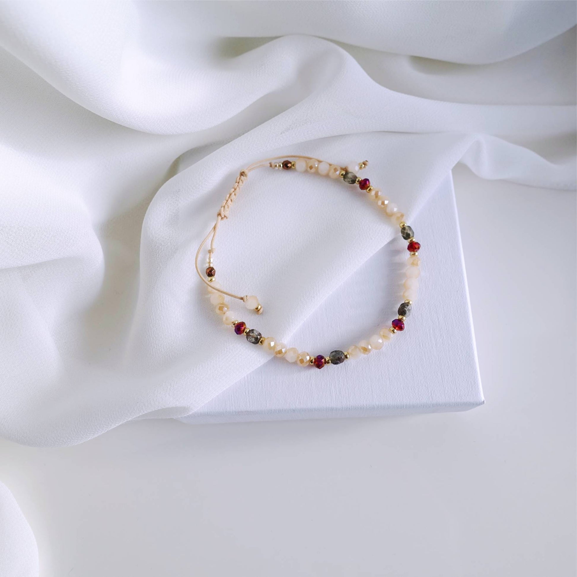 String bracelet with natural agate stones TD9301