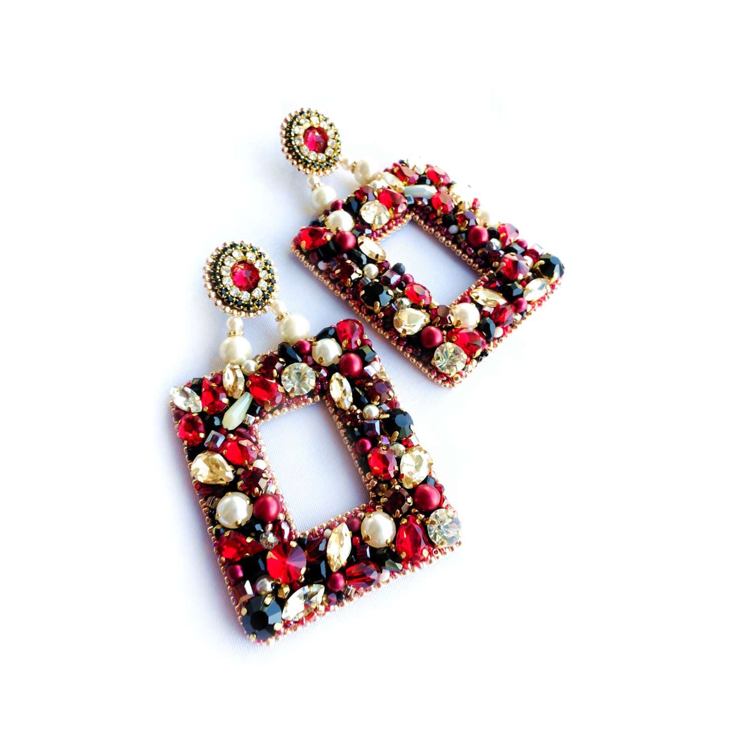 Pendientes rectangulares rojos y negros con cristales 609 Donna