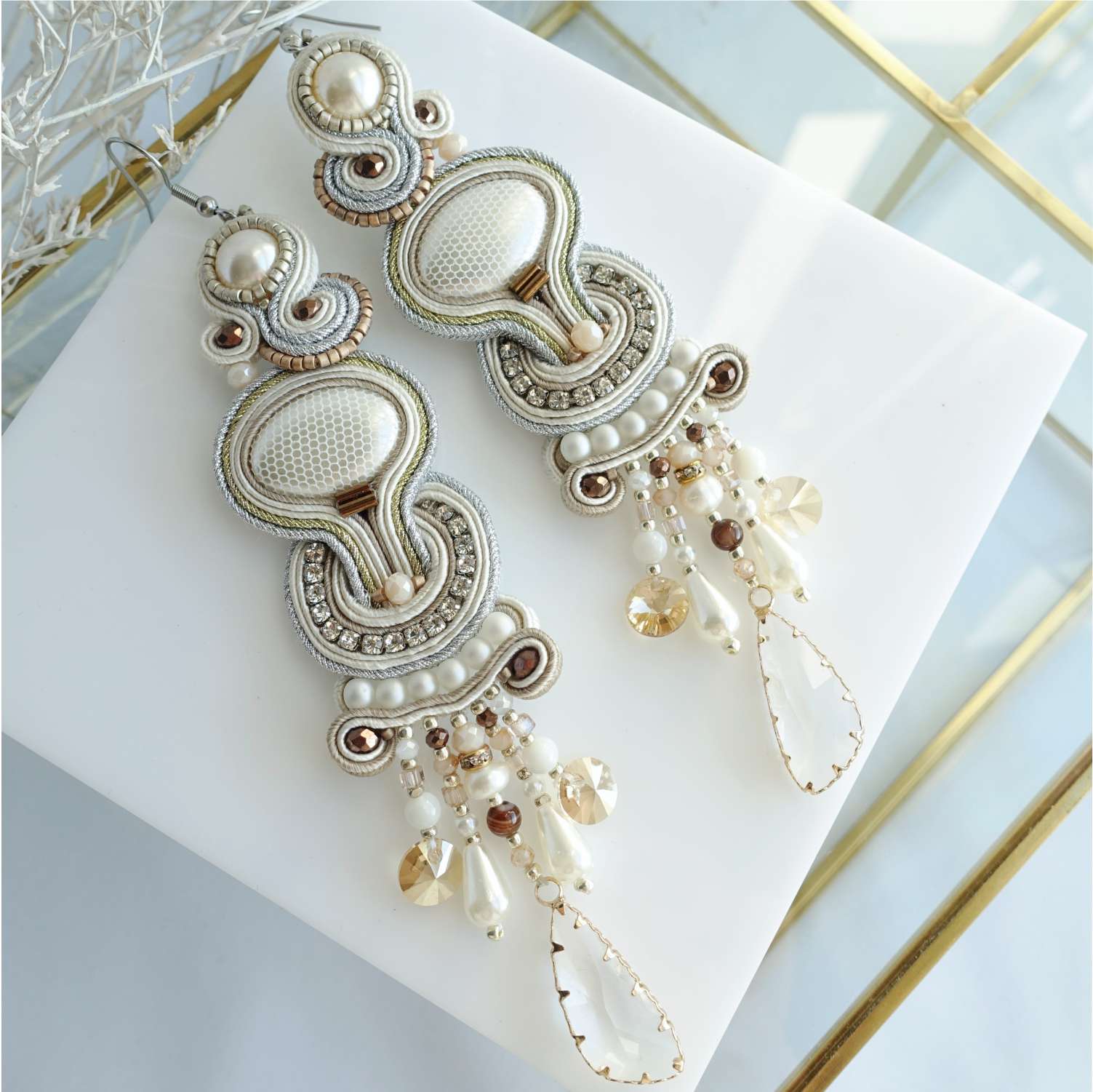 Creamy gold sutasz earrings with fringes and natural stones 117 Osanka