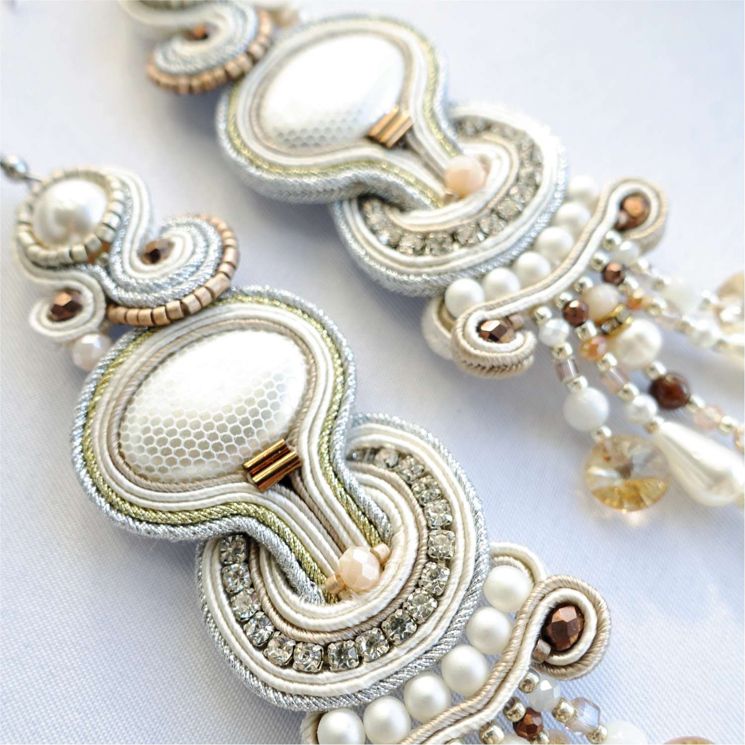 Creamy gold sutasz earrings with fringes and natural stones 117 Osanka