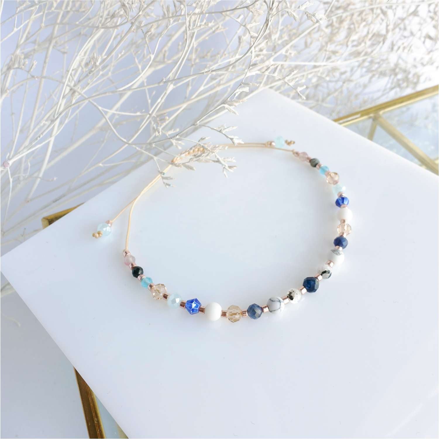 Niebieska bransoletka z kamieniami naturalnymi szafir kamień księżycowy lapis lazuli TD9281