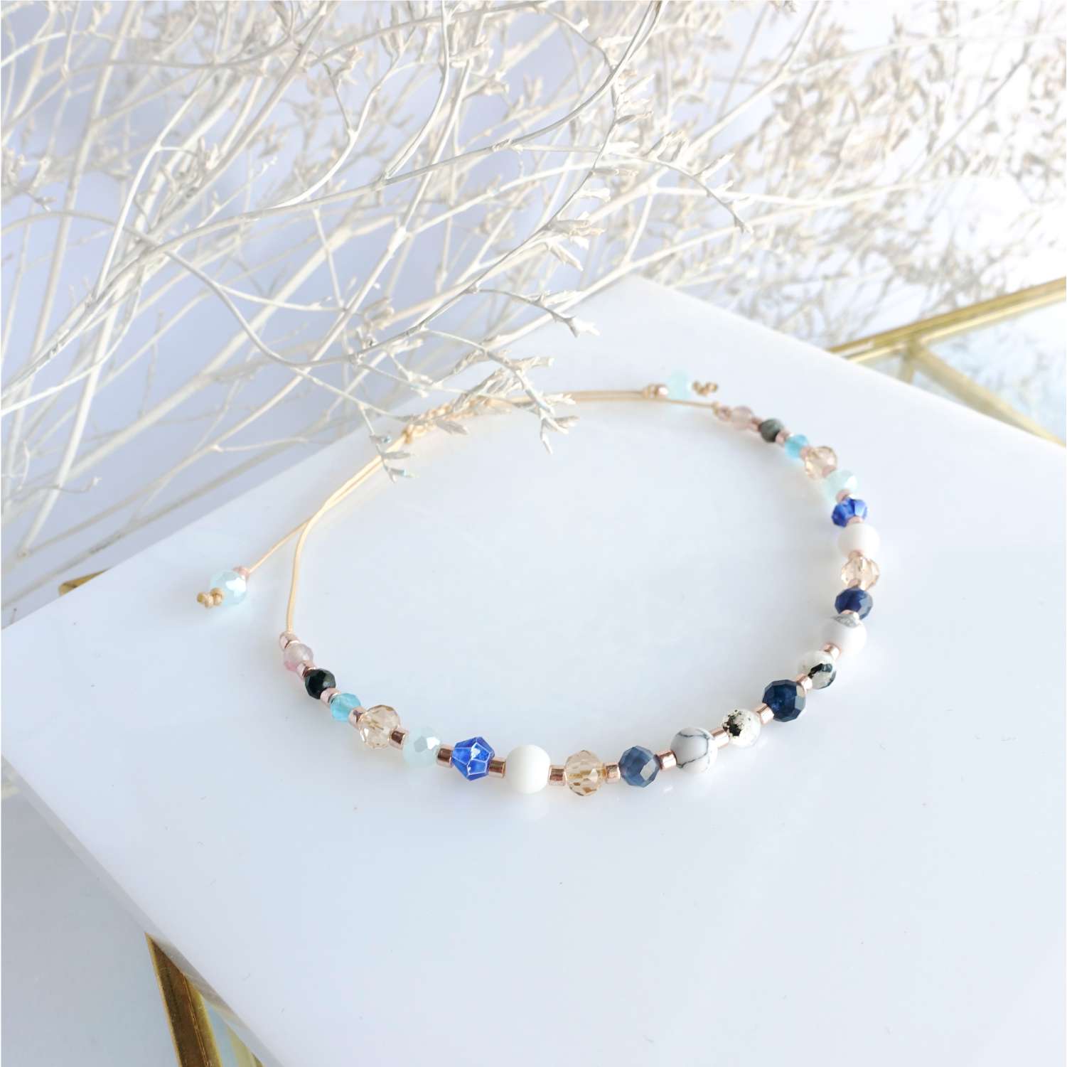 Niebieska bransoletka z kamieniami naturalnymi szafir kamień księżycowy lapis lazuli TD9281