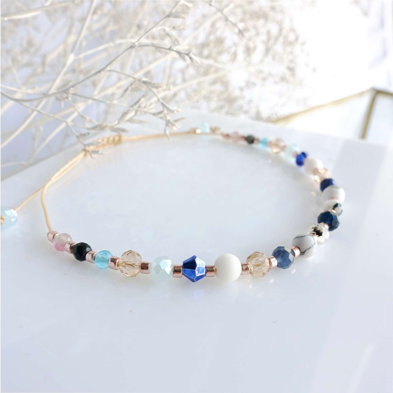 Niebieska bransoletka z kamieniami naturalnymi szafir kamień księżycowy lapis lazuli TD9281