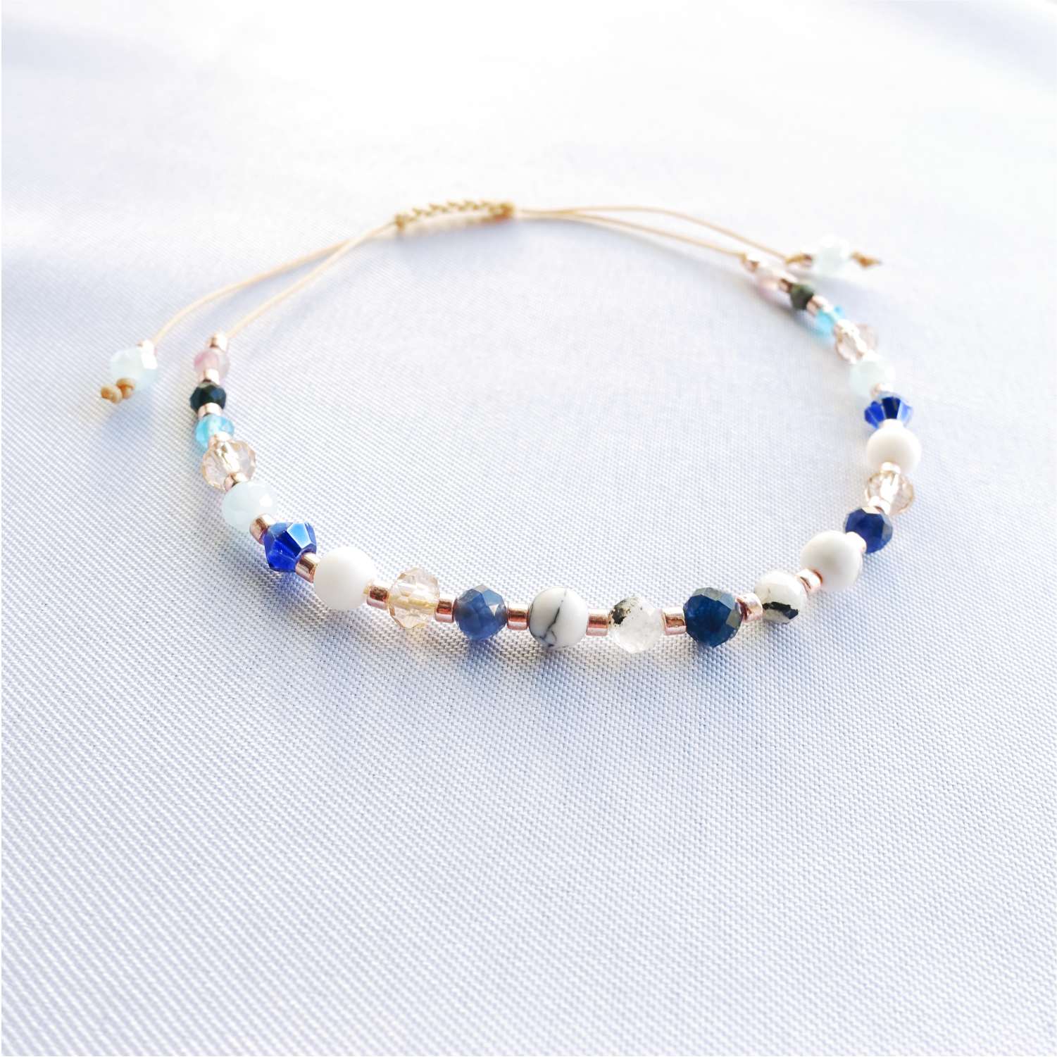 Niebieska bransoletka z kamieniami naturalnymi szafir kamień księżycowy lapis lazuli TD9281