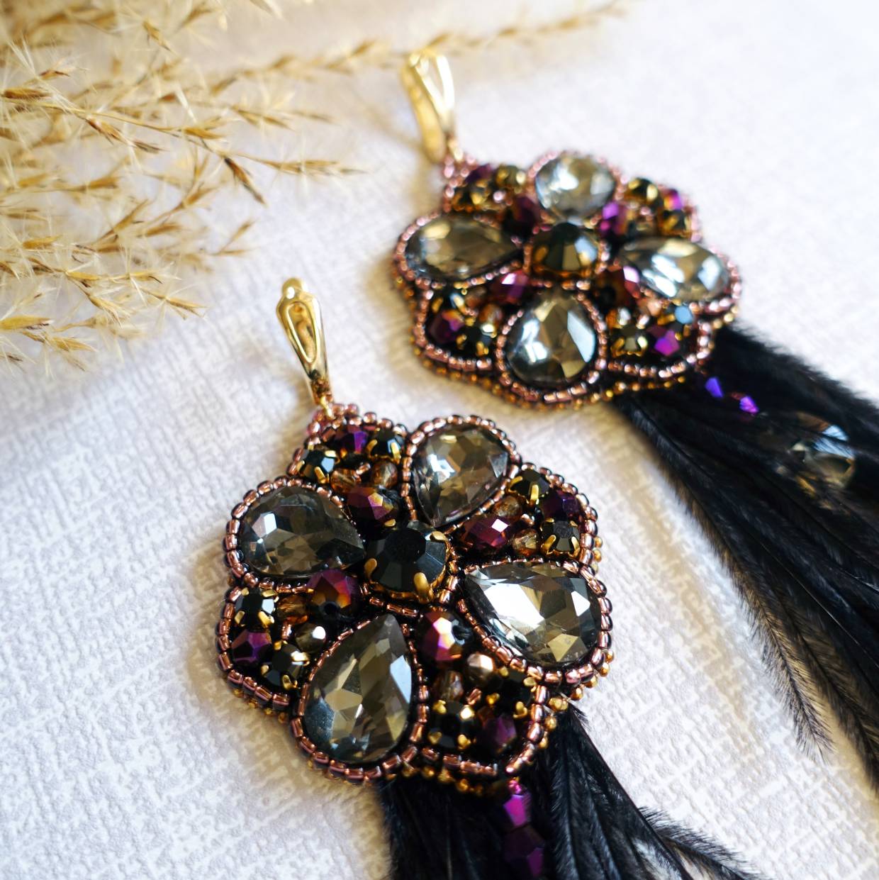 Pendientes largos de plumas negras y moradas 412 Maya