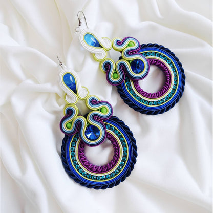 Pendientes de aro de soutache azul marino y morado con cristales 134 Samina